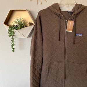 Men’s Patagonia zip up hoody.